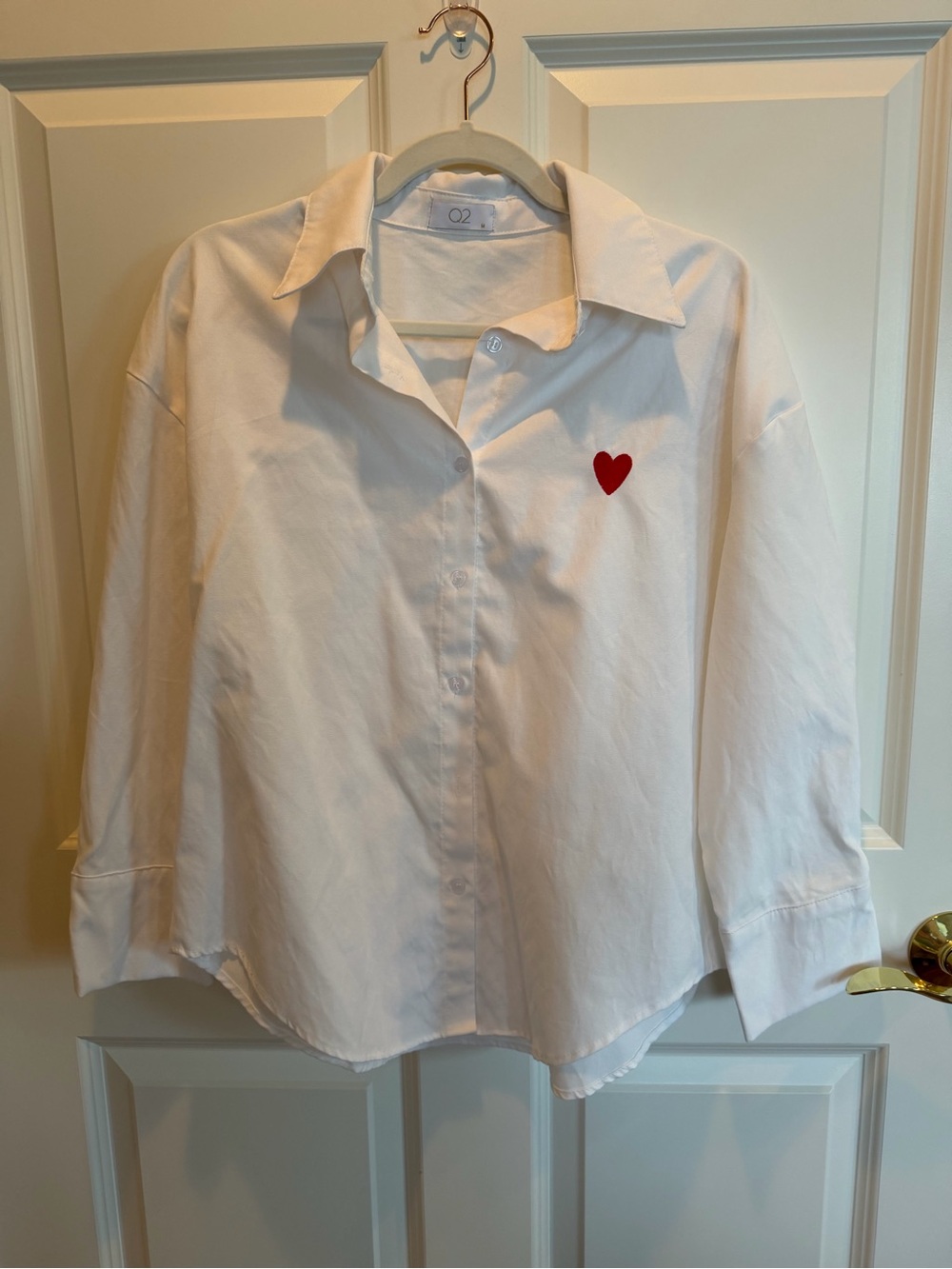 Q2 White Oxford Cotton Button-Up Shirt with Red Embroidered Heart - Picture 4 of 8